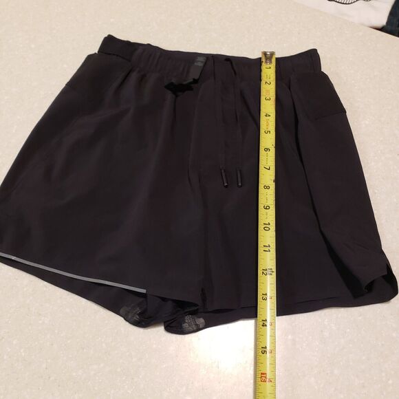 Lululemon On The Fly Women's Size XS Black Stretch Shorts - Picture 7 of 10